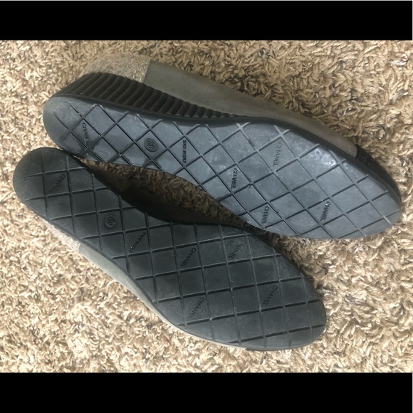 Chanel CC grey/black cap toe wedges - Picture 6 of 8